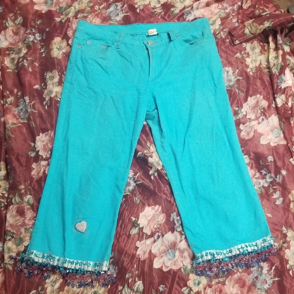 Capris - Picture 7 of 8